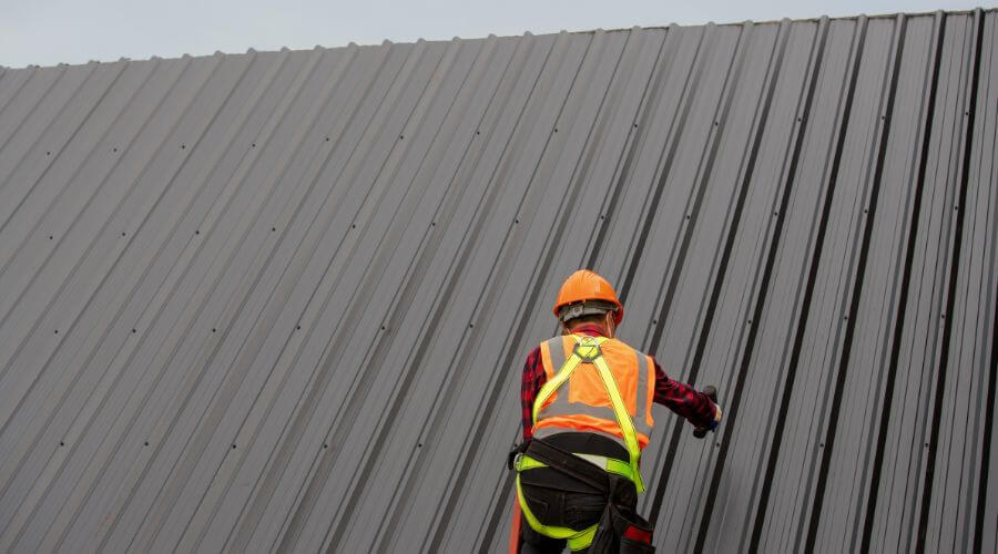 Professional gutter cleaning in Reydon, OK